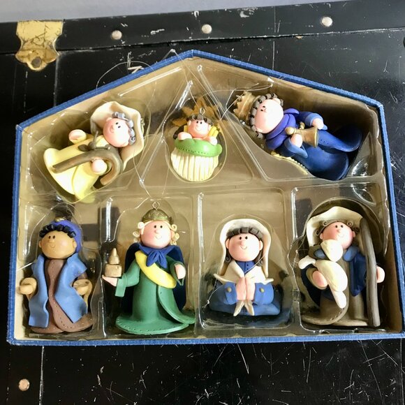 Nativity Set Creche Manger Scene Christmas Decorations Handcrafted 7 Figurines - Picture 3 of 4